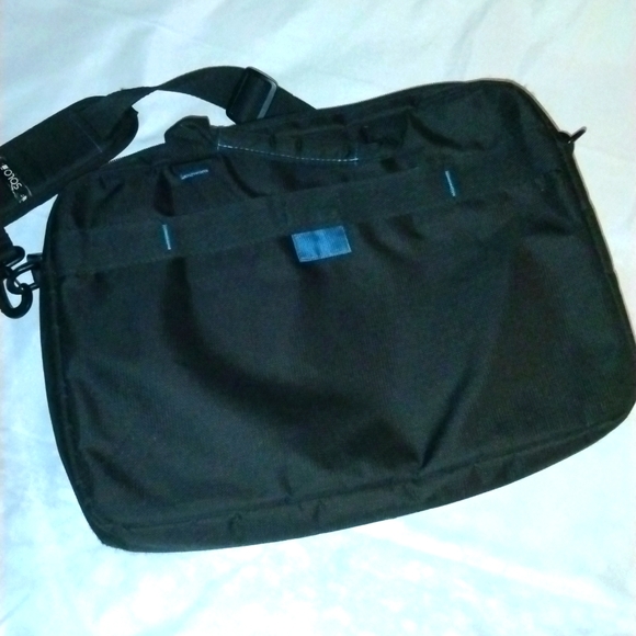 Solo Laptop Case - Picture 3 of 8